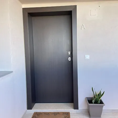 Golden A Apartment *